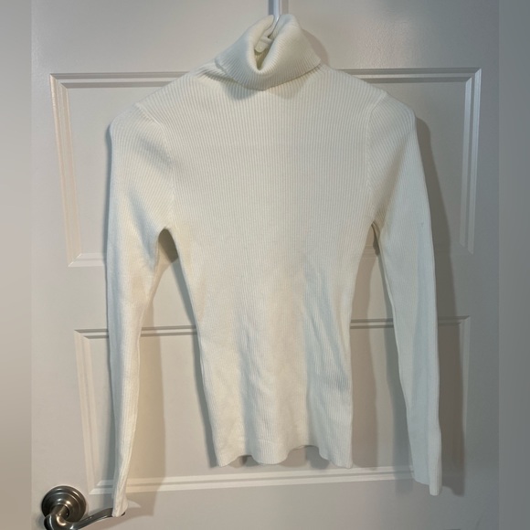 White long sleeve turtle neck - Picture 2 of 2